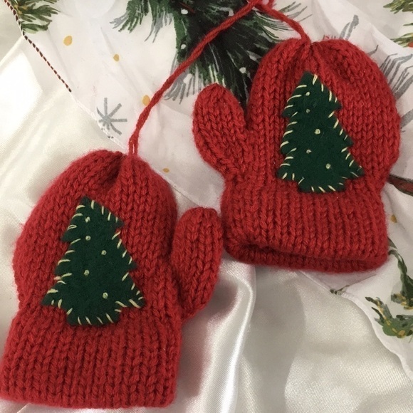 MINI Mittens Christmas Tree Decoration Red Ornament - Picture 2 of 4